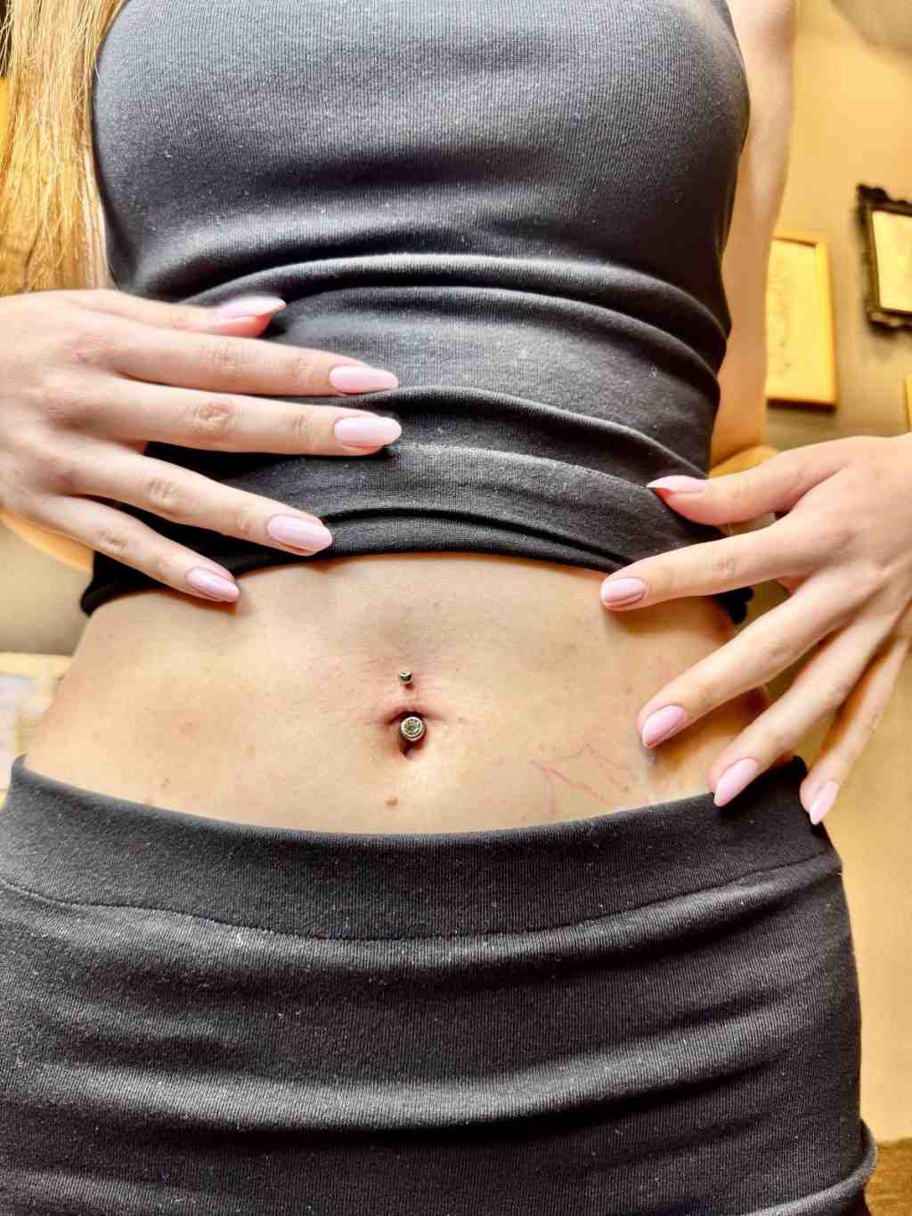Kadın Çift Taşlı Göbek Piercing | Zarif & Işıltılı Navel Piercing