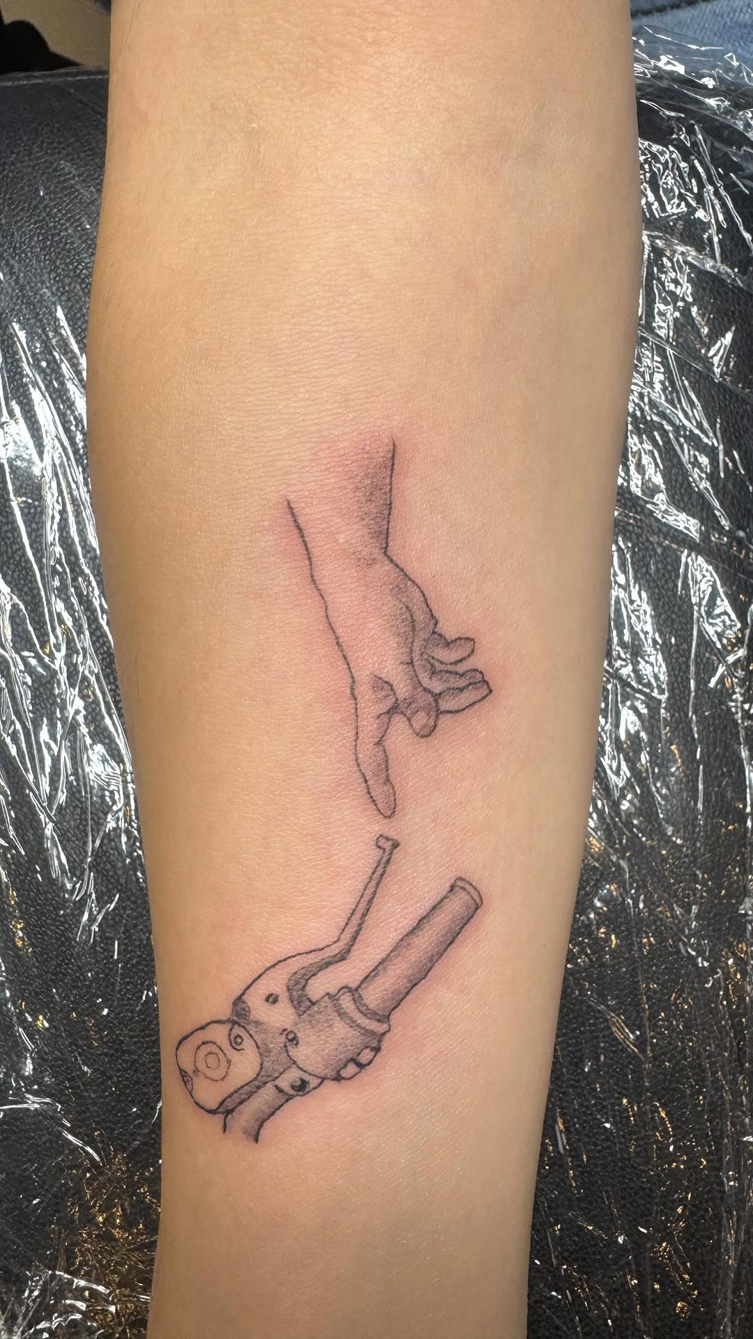 Michelangelo Esintili El ve Motosiklet Dövmesi | Minimal Fine Line Tasarım – Kadıköy İstanbul