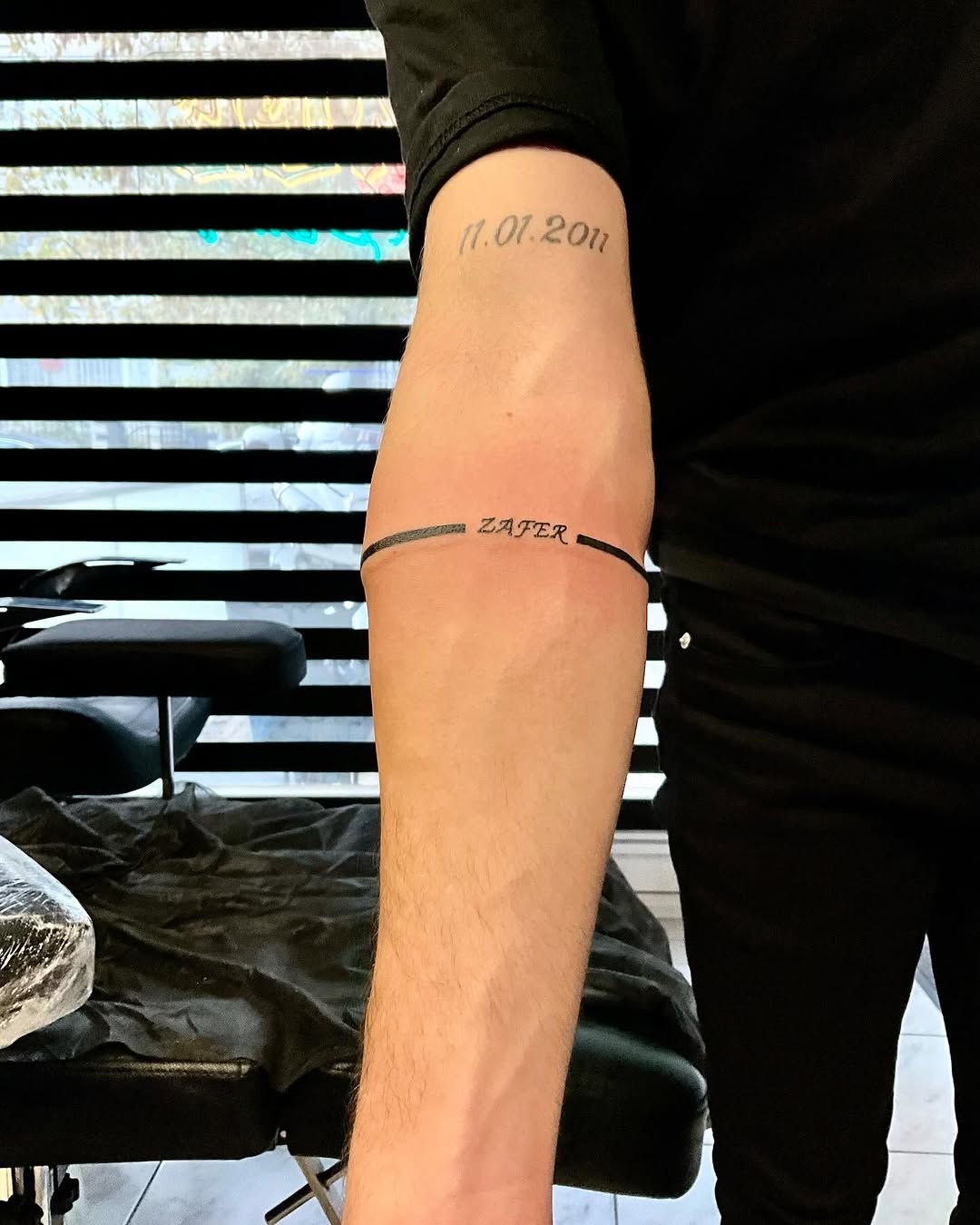 İsim Yazılı Bant Dövmesi | Erkek Kol Şerit Tattoo – Kadıköy İstanbul
