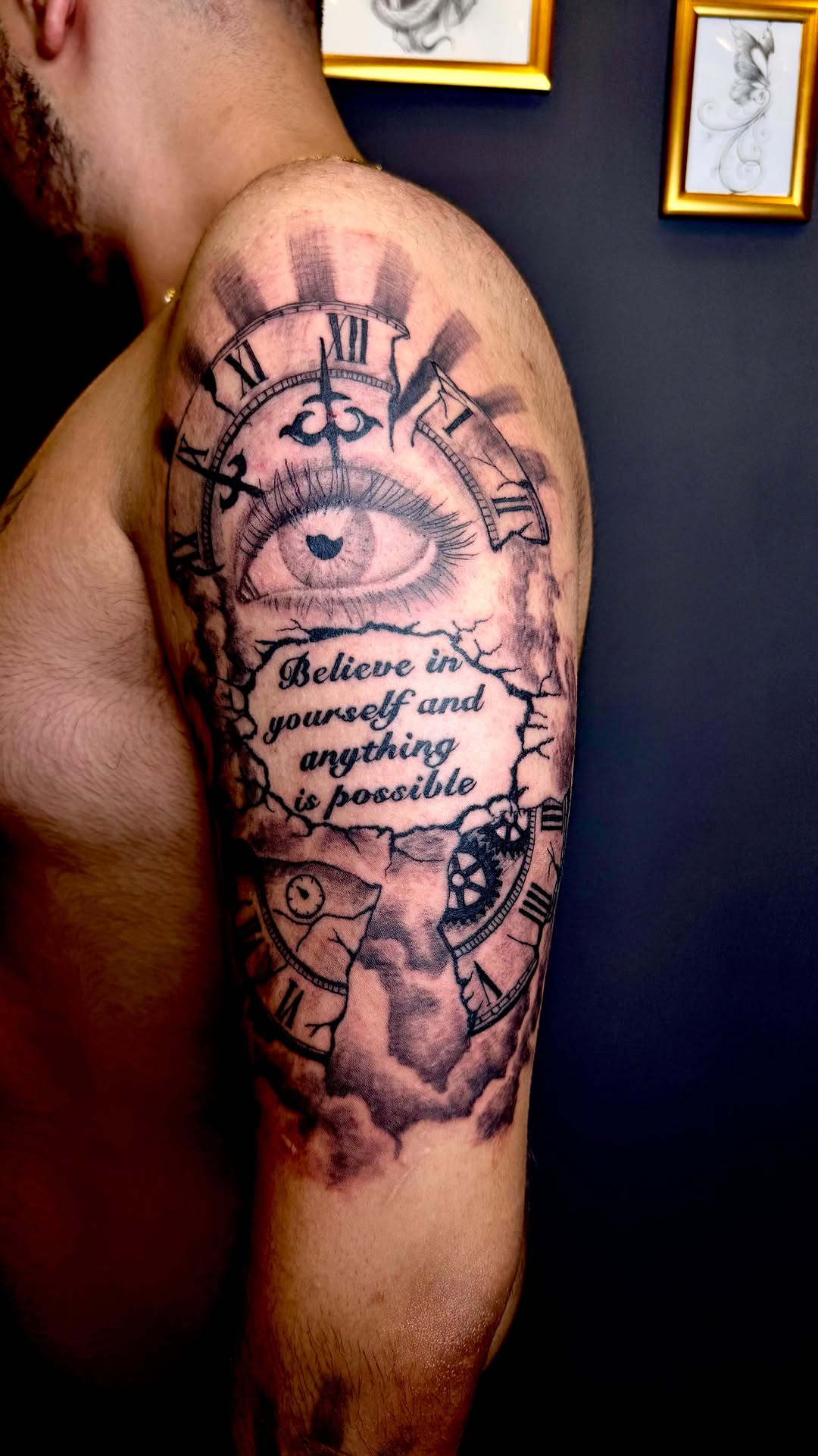 Realistic Göz ve Kırık Saat Dövmesi | "Kendine İnan" Temalı Özel Tasarım